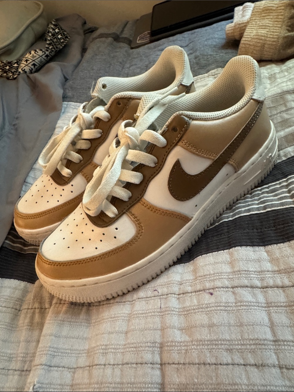 Nike Kids Beige and White Low-Top Sneakers